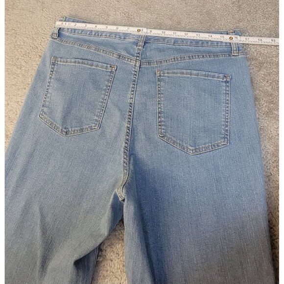 Code Bleu Light-Wash Cropped Denim Jeans with V-Shaped Frayed Hem.  Size:  14 - Picture 9 of 16